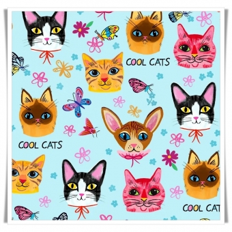 Fat quarter de tela estampada con bonitos dibujos de gatos sobre fondo azul