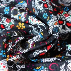 Detalle tela impermeable calaveras skulls